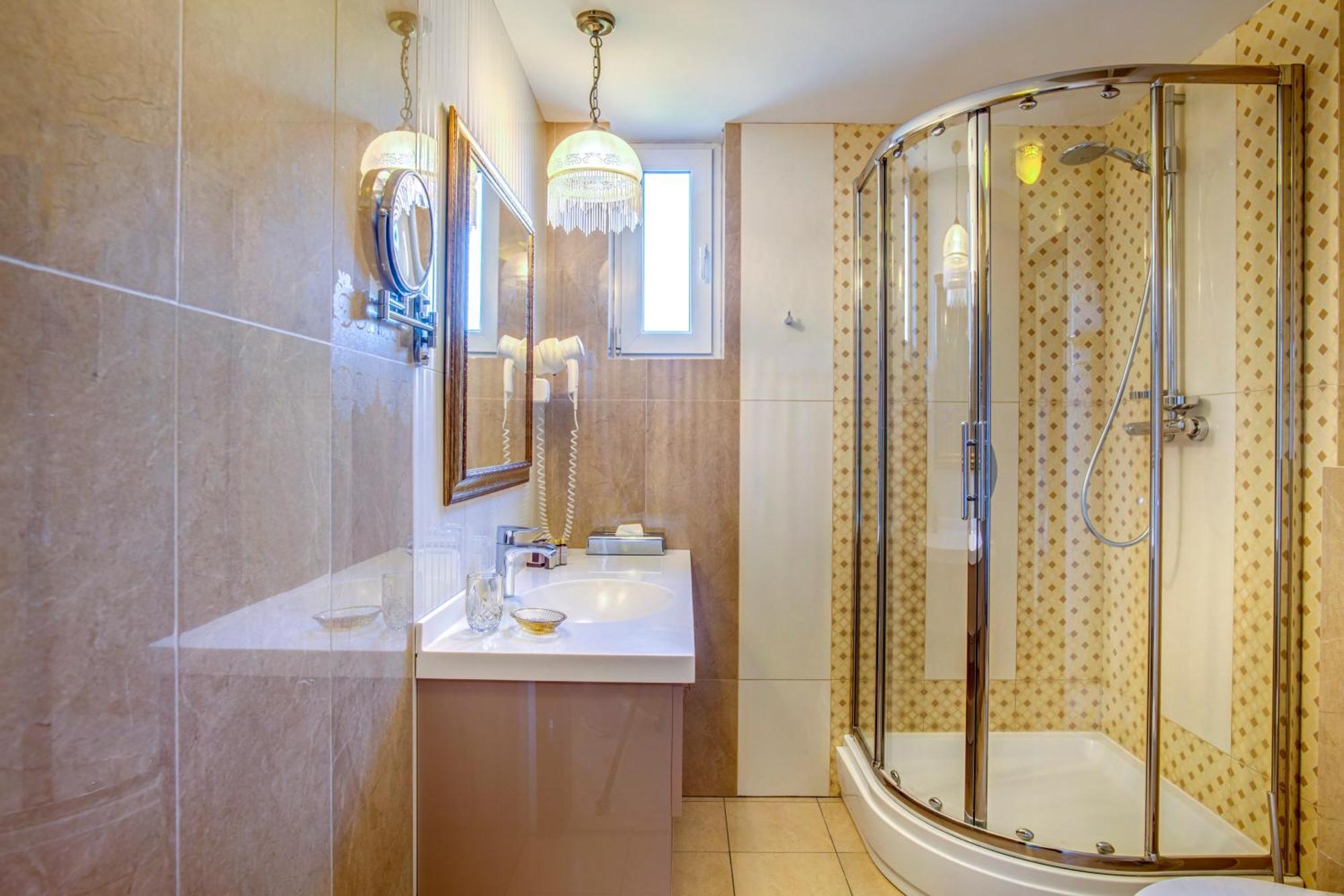 Simfonia Boutique Hotel Râmnicu Vâlcea Extérieur photo